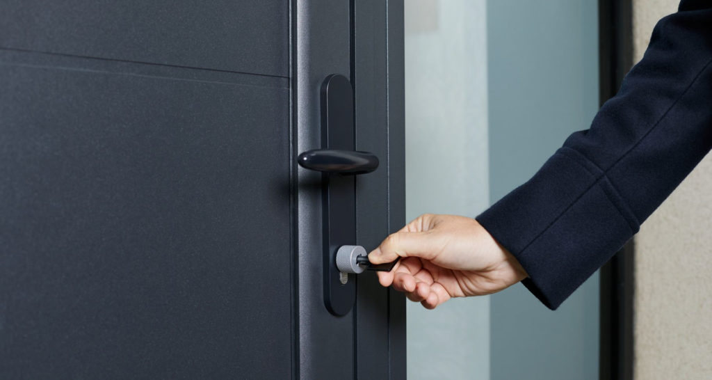 On the exterior of  a European-spec cylinder lock door, the Netatmo Smart Door Lock looks much like a conventional door lock. The special NFC key enables smartphone-free locking and unlocking if desired. Image: Netatmo.